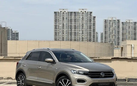 Volkswagen T-Roc I, 2023 год, 1 467 000 рублей, 3 фотография