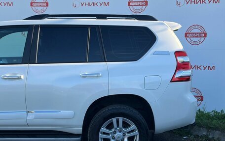 Toyota Land Cruiser Prado 150 рестайлинг 2, 2010 год, 2 699 000 рублей, 13 фотография