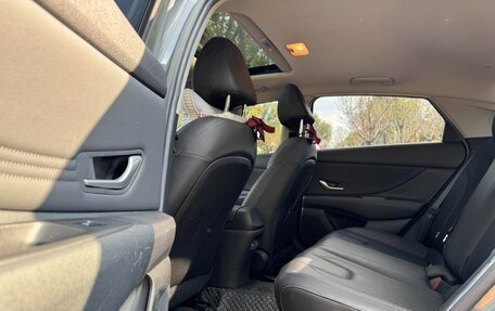 Hyundai Elantra, 2022 год, 1 300 000 рублей, 10 фотография