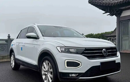 Volkswagen T-Roc I, 2022 год, 1 530 000 рублей, 3 фотография
