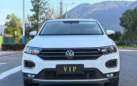Volkswagen T-Roc I, 2022 год, 1 496 000 рублей, 2 фотография