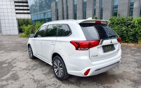 Mitsubishi Outlander III рестайлинг 3, 2021 год, 1 944 000 рублей, 3 фотография