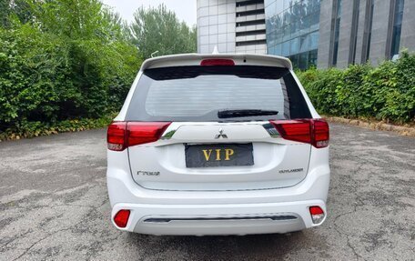 Mitsubishi Outlander III рестайлинг 3, 2021 год, 1 944 000 рублей, 4 фотография