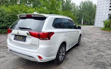 Mitsubishi Outlander III рестайлинг 3, 2021 год, 1 944 000 рублей, 5 фотография
