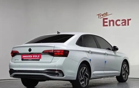 Volkswagen Jetta VII, 2023 год, 1 620 000 рублей, 2 фотография