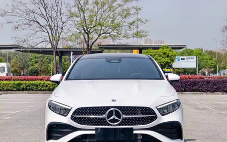Mercedes-Benz A-Класс, 2023 год, 1 989 000 рублей, 2 фотография