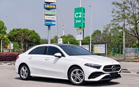 Mercedes-Benz A-Класс, 2023 год, 1 989 000 рублей, 3 фотография
