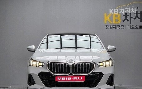 BMW 5 серия, 2025 год, 7 360 000 рублей, 2 фотография