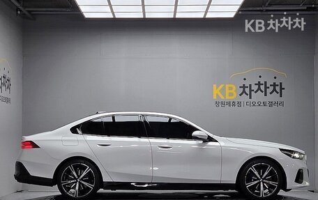 BMW 5 серия, 2025 год, 7 360 000 рублей, 4 фотография