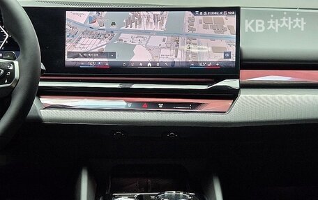 BMW 5 серия, 2025 год, 7 360 000 рублей, 18 фотография
