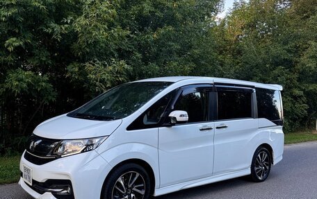 Honda Stepwgn IV, 2017 год, 1 750 000 рублей, 3 фотография