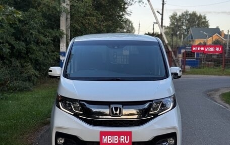 Honda Stepwgn IV, 2017 год, 1 750 000 рублей, 2 фотография
