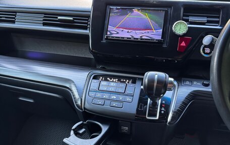 Honda Stepwgn IV, 2017 год, 1 750 000 рублей, 32 фотография