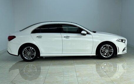 Mercedes-Benz A-Класс, 2022 год, 1 850 000 рублей, 8 фотография