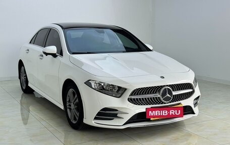 Mercedes-Benz A-Класс, 2022 год, 1 850 000 рублей, 3 фотография