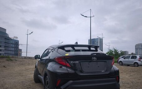 Toyota C-HR I рестайлинг, 2022 год, 2 350 000 рублей, 2 фотография