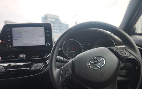 Toyota C-HR I рестайлинг, 2022 год, 2 350 000 рублей, 7 фотография