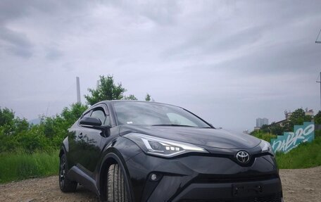 Toyota C-HR I рестайлинг, 2022 год, 2 350 000 рублей, 16 фотография
