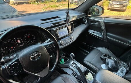 Toyota RAV4, 2015 год, 1 630 000 рублей, 10 фотография