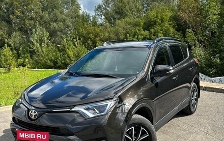 Toyota RAV4, 2015 год, 1 630 000 рублей, 2 фотография