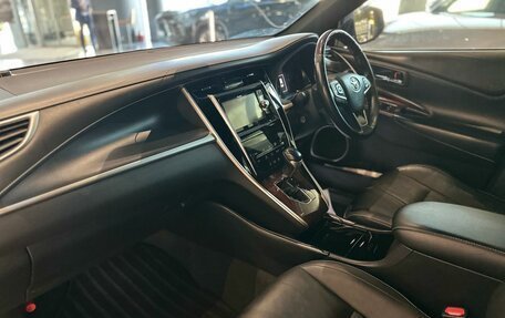 Toyota Harrier, 2017 год, 1 975 000 рублей, 10 фотография