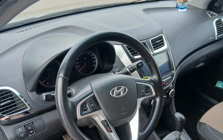 Hyundai Solaris II рестайлинг, 2011 год, 599 000 рублей, 17 фотография