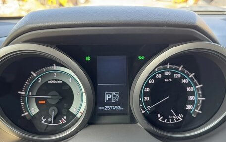 Toyota Land Cruiser Prado 150 рестайлинг 2, 2011 год, 2 850 000 рублей, 10 фотография