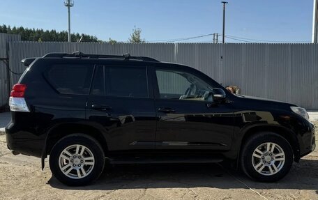 Toyota Land Cruiser Prado 150 рестайлинг 2, 2011 год, 2 850 000 рублей, 8 фотография