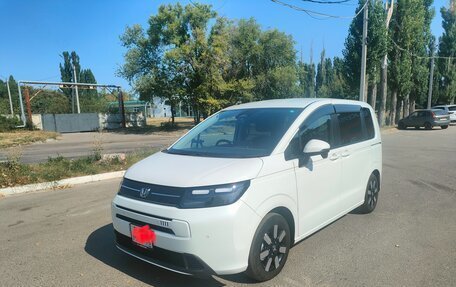 Honda Freed, 2024 год, 1 950 000 рублей, 2 фотография