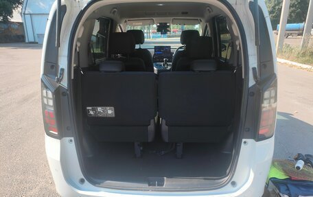 Honda Freed, 2024 год, 1 950 000 рублей, 18 фотография