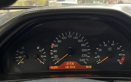 Mercedes-Benz E-Класс, 1998 год, 230 000 рублей, 3 фотография