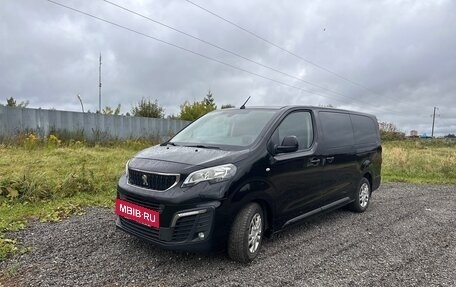 Peugeot Traveller I, 2019 год, 2 300 000 рублей, 6 фотография