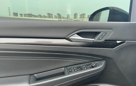 Volkswagen Golf VIII, 2023 год, 2 150 000 рублей, 15 фотография