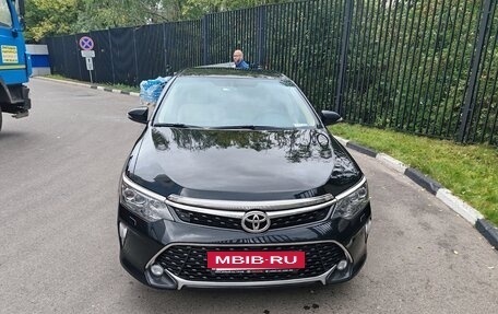 Toyota Camry, 2017 год, 1 870 000 рублей, 5 фотография
