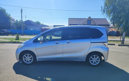 Honda Freed I, 2012 год, 1 080 000 рублей, 2 фотография