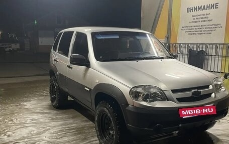 Chevrolet Niva I рестайлинг, 2012 год, 595 000 рублей, 2 фотография