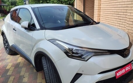 Toyota C-HR I рестайлинг, 2018 год, 2 100 000 рублей, 2 фотография