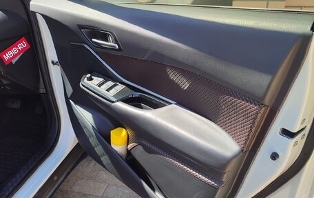 Toyota C-HR I рестайлинг, 2018 год, 2 100 000 рублей, 13 фотография