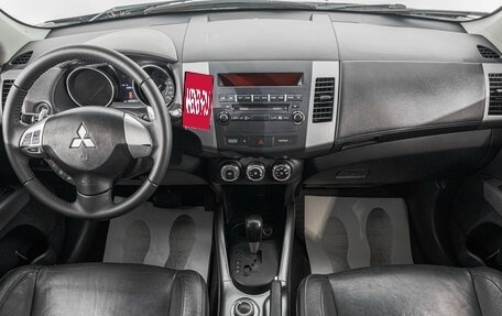 Mitsubishi Outlander III рестайлинг 3, 2011 год, 1 249 000 рублей, 10 фотография