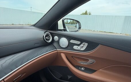Mercedes-Benz E-Класс, 2019 год, 3 700 000 рублей, 19 фотография