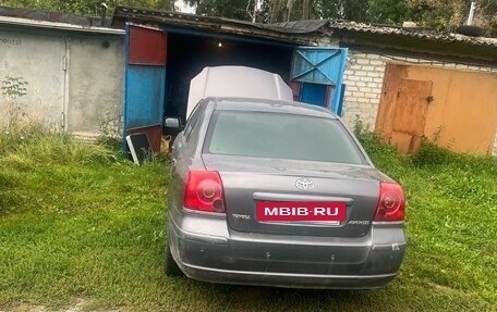 Toyota Avensis III рестайлинг, 2005 год, 440 000 рублей, 2 фотография