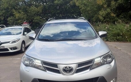 Toyota RAV4, 2015 год, 2 200 000 рублей, 2 фотография