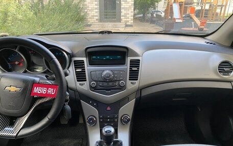 Chevrolet Cruze II, 2011 год, 700 000 рублей, 6 фотография