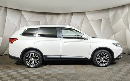 Mitsubishi Outlander III рестайлинг 3, 2015 год, 1 709 000 рублей, 6 фотография