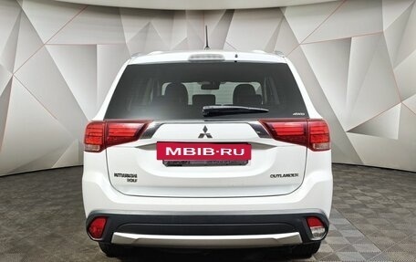 Mitsubishi Outlander III рестайлинг 3, 2015 год, 1 709 000 рублей, 8 фотография