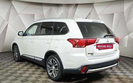 Mitsubishi Outlander III рестайлинг 3, 2015 год, 1 709 000 рублей, 4 фотография