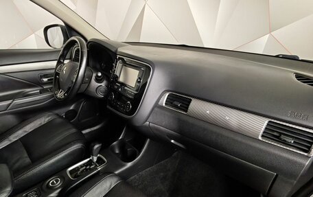 Mitsubishi Outlander III рестайлинг 3, 2015 год, 1 709 000 рублей, 13 фотография