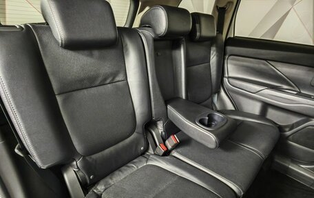 Mitsubishi Outlander III рестайлинг 3, 2015 год, 1 709 000 рублей, 17 фотография