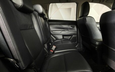 Mitsubishi Outlander III рестайлинг 3, 2015 год, 1 709 000 рублей, 16 фотография