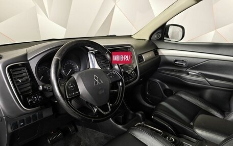 Mitsubishi Outlander III рестайлинг 3, 2015 год, 1 709 000 рублей, 19 фотография